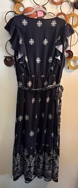 D13 Bloomchic women’s dress with white flowers size 22-24